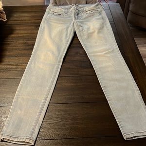 Size 4 American eagle Jeggins has small spot on left pant leg
